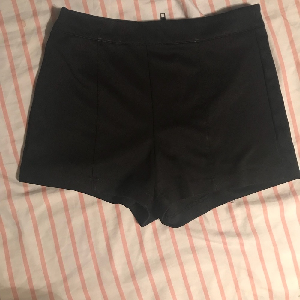 SHORT SHORTS